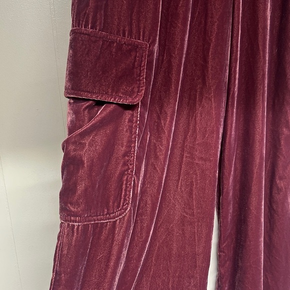Universal Thread Maroon Cargo Joggers. Velour like material - Picture 3 of 12